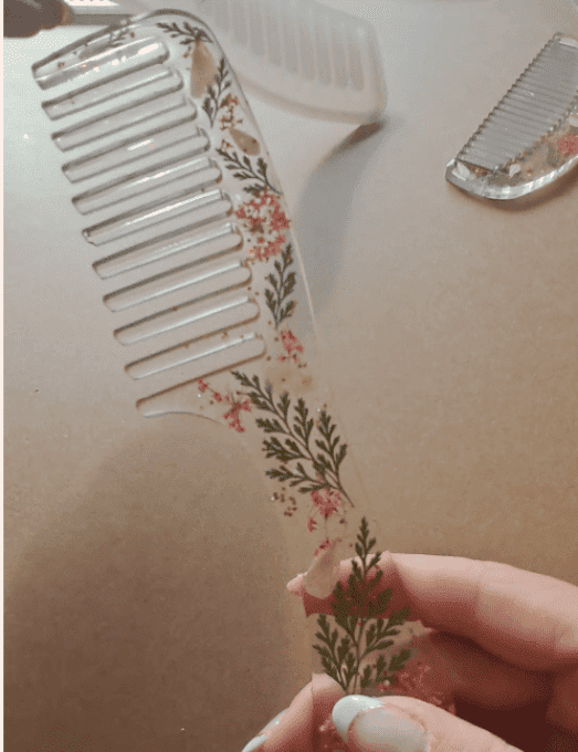 Peigne à cheveux fleuri